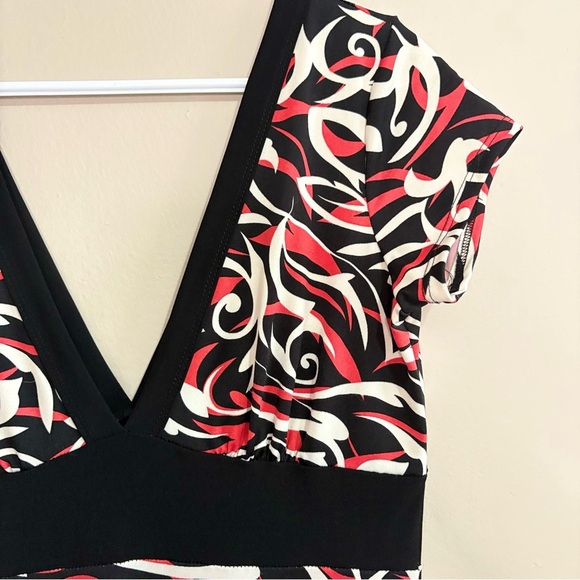 4/$10🎄 Vintage Y2K Black White & Red Swirl Dress w Cap Sleeve & Deep V-Neck - Picture 4 of 9